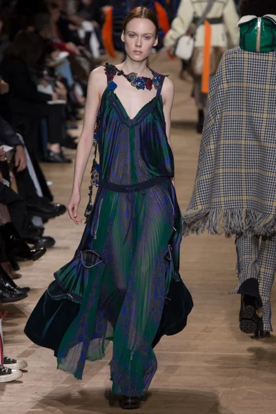 Look 15